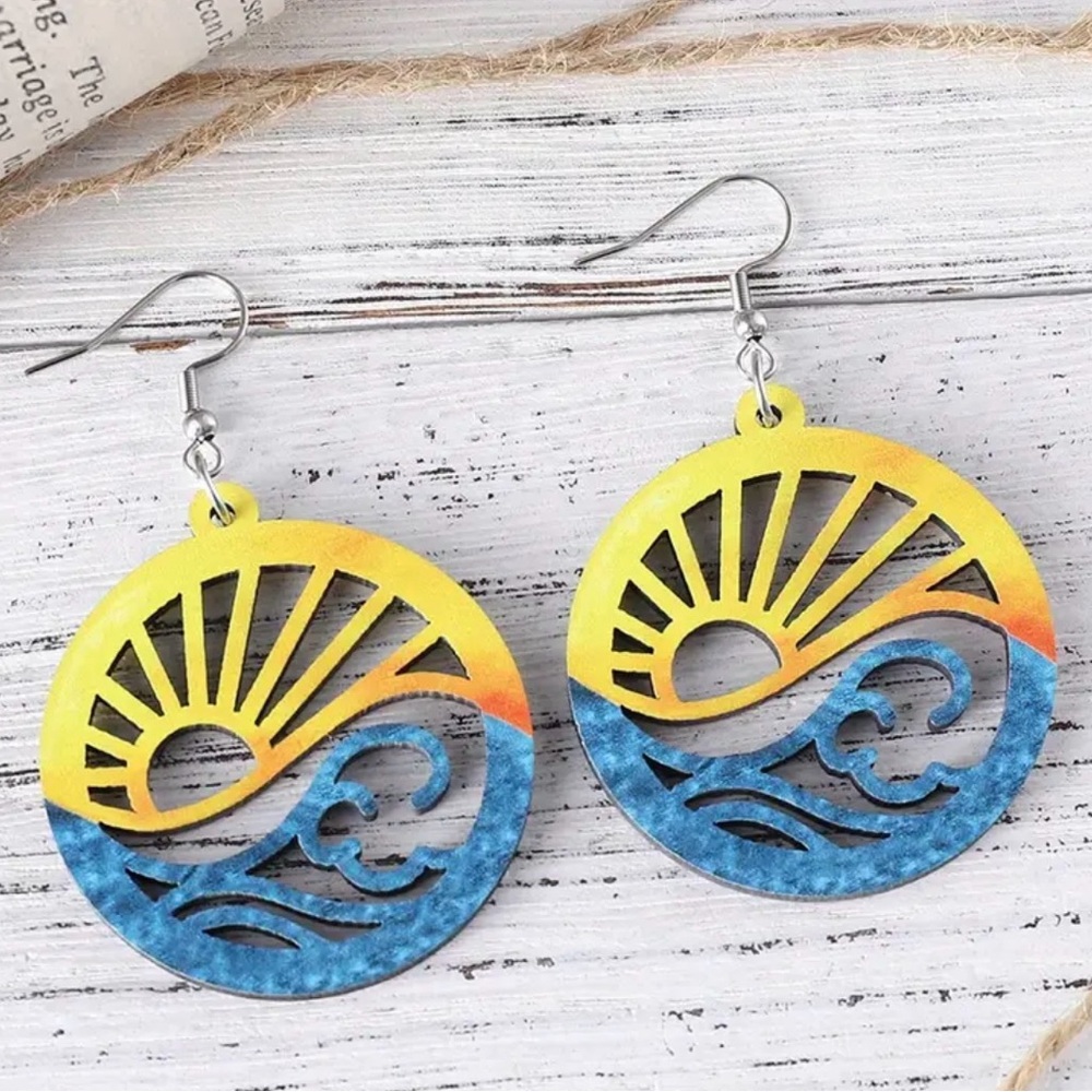 Sunset wood earrings - Picture 2 of 3